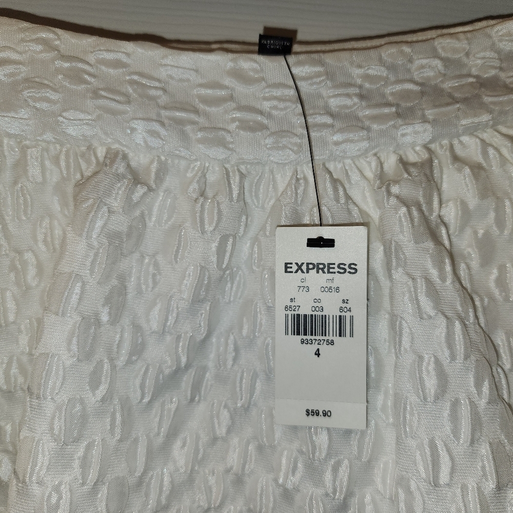 NWT Express White Quilted Textured Mini Skirt - Fit & Flare - 4 - Picture 4 of 8